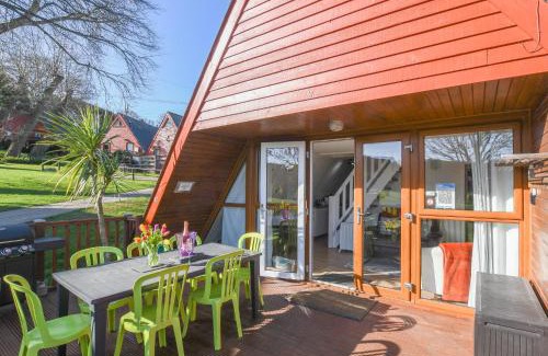 Martin Ski Chalet | Beautiful Chalet 47 By The Sea with Private Beach Access