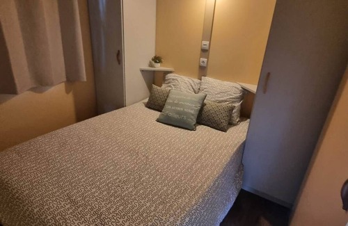 Saint-Jean-de-Valeriscle Ski Chalet | Cozy Chalet for 5 with Private Pool & Family Amenities