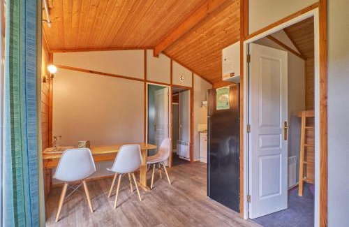 Mens Ski Chalet | Cozy Chalet for 5 with Pool & Child-Friendly Amenities