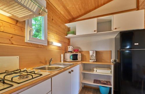 Mens Ski Chalet | Cozy Chalet for 5 with Pool & Child-Friendly Amenities