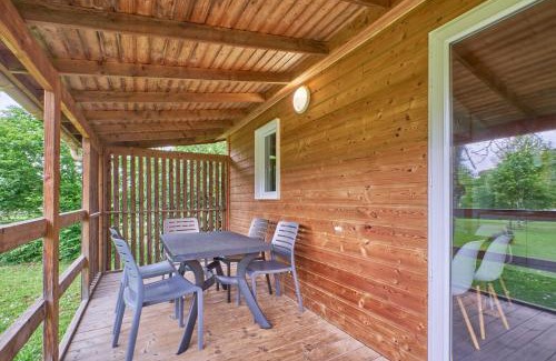 Mens Ski Chalet | Chalet for 5 with Pool and Child-Friendly Amenities