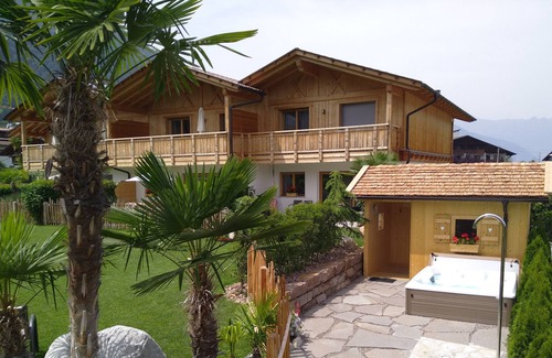 Tesimo Ski Chalet | Cozy Chalet with Mountain View, Pool & Wi-Fi Access