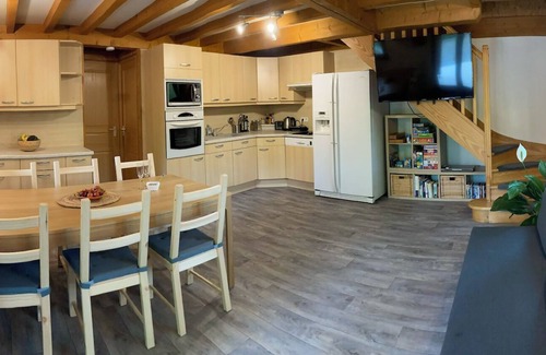 Verthier Ski Chalet | Chalet Retreat for 6-8 Guests by Lake Annecy