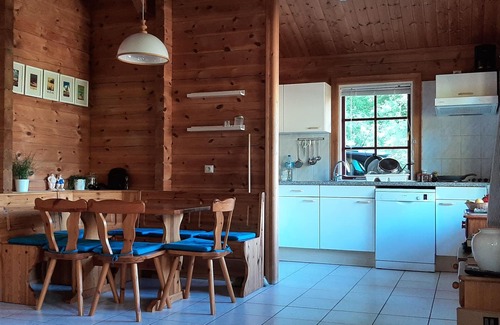 Mauroux Ski Chalet | Ideal Chalet for 6 with Ocean View & Pool Access