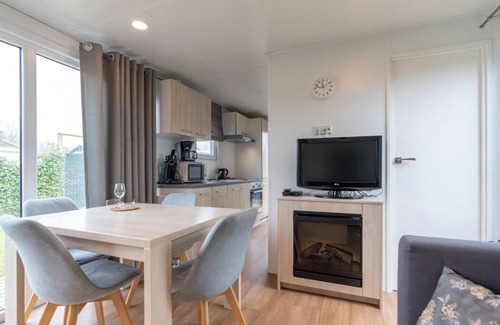 Sint-Annaland Resort | Chalet 78: Relaxing Two Bedroom Resort with Spa Amenities