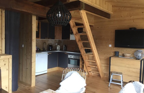 Pra Loup Ski Chalet | Cozy Chalet for 8-9 Guests Near Mechanical Rest