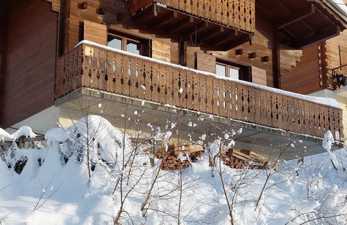 Le Cornix Ski Chalet | Spacious Chalet with 4 Bedrooms and Family-Friendly Amenities