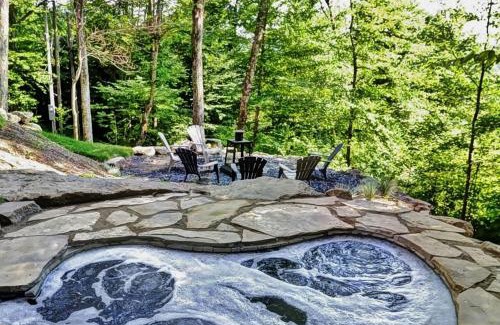 Stoneham Ski Chalet | Relax at Chalet 9A Chemin Blanc with Hot Tub & Pet Access