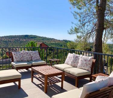 Torremocha de Jarama Villa | New Chalet with Spectacular Mountain Views & Hot Tub