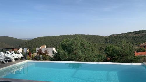 Torremocha de Jarama Villa | New Chalet with Spectacular Mountain Views & Hot Tub