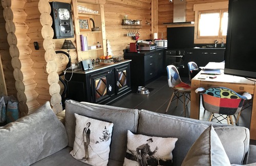 Font-Romeu-Odeillo-Via Ski Chalet | Chalet Avec Jardin: Steps from the Ski Bus & Pet-Friendly