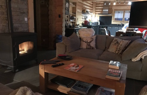 Font-Romeu-Odeillo-Via Ski Chalet | Chalet Avec Jardin: Steps from the Ski Bus & Pet-Friendly