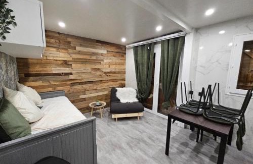 Saint-Francois-Longchamp Apartment | Cozy Chalet au Pied des Pistes with Pool and Family Amenities