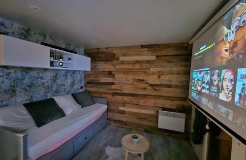 Saint-Francois-Longchamp Apartment | Cozy Chalet au Pied des Pistes with Pool and Family Amenities