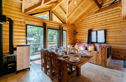 La Perriere Apartment | Inviting Chalet Agréable: Family & Pet-Friendly Retreat