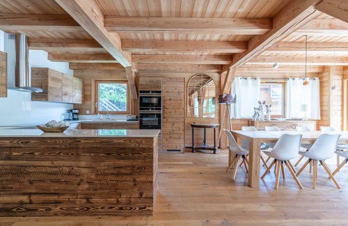 Saint-Chaffrey Ski Chalet | Indulge at Chalet Aiguillette: Spa, Hot Tub & Family Friendly