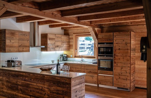 Saint-Chaffrey Ski Chalet | Indulge at Chalet Aiguillette: Spa, Hot Tub & Family Friendly