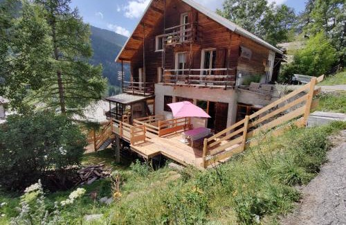 Molines-en-Queyras Apartment | Child-Friendly Chalet Ailleurs in Molines en Queyras