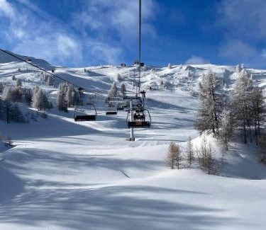 Sauze d'Oulx Hotel | Chalet Allemand: Family-Friendly Retreat with Great Ratings