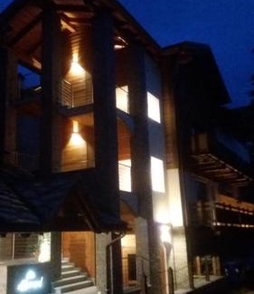 Sauze d'Oulx Hotel | Chalet Allemand: Family-Friendly Retreat with Great Ratings