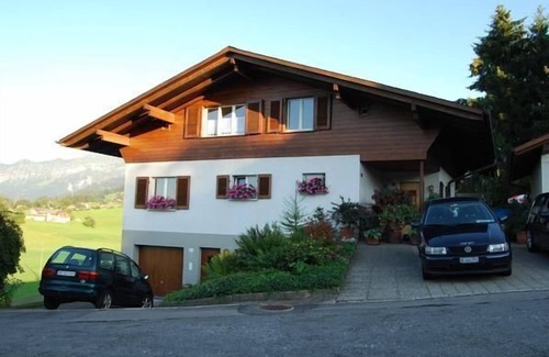 Aeschi bei Spiez Ski Chalet | Cozy Holiday Apartment in Aeschi b. Spiez with Kitchen