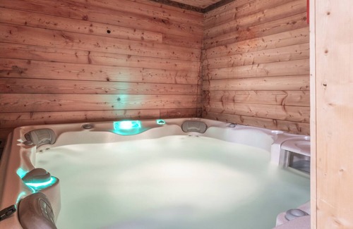Viel-Alpe Apartment | Experience Chalet Alpe: 5 Rooms, Sauna & Hot Tub Bliss