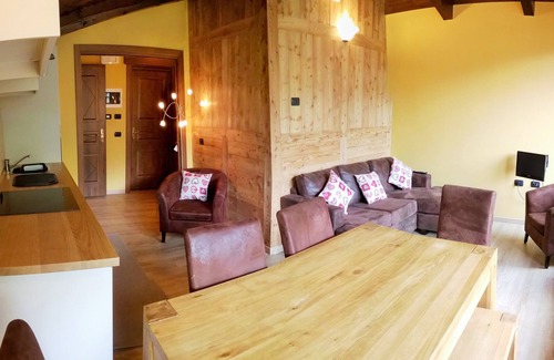 La Thuile Apartment | Prime Chalet Alpina: Steps from Ski Lifts & Family Friendly