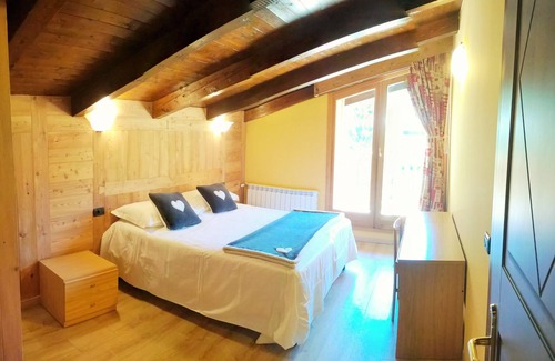 La Thuile Apartment | Prime Chalet Alpina: Steps from Ski Lifts & Family Friendly