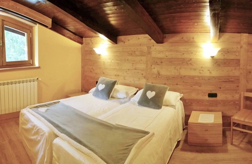 La Thuile Apartment | Prime Chalet Alpina: Steps from Ski Lifts & Family Friendly