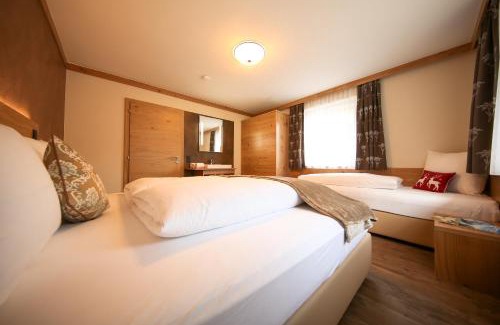 Lanersbach Ski Chalet | Explore Chalet Alpinhome: Family-Friendly Retreat, 9.5/10