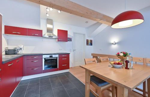 Steinach Apartment | Pet-Friendly Retreat at Chalet am Breitenberg - 4 Stars