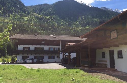 Sankt Martin bei Lofer Ski Chalet | Chalet am Müllergut: 10/10 Rated with Pet-Friendly Comfort