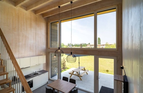 Leipheim Apartment | Scenic Chalet am Sonnensee: Family-Friendly Lake Retreat