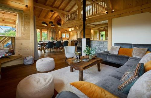 Cordon Ski Chalet | Experience Chalet Anselme with Hot Tub & Pet-Friendly Stay