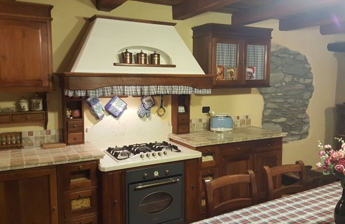 Antey-Saint-Andre Ski Chalet | Enchanting Chalet Antico: Family-Friendly with Kitchen Amenity