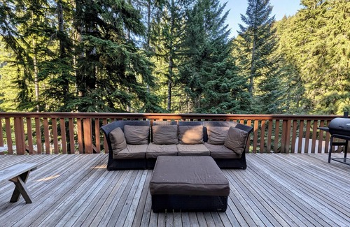 Ashford Cabin | Experience Chalet at Rainier Lodge Near Mount Rainier