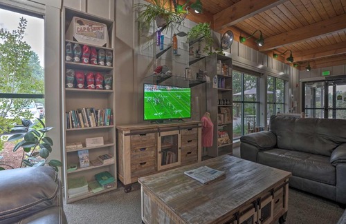 Klamath Falls House | Escape to Chalet at Running Y Resort with Hot Tub & Pool