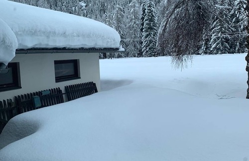 Unterrotte House | Chalet Roberto: Family-Friendly Retreat with Spa & Kitchen