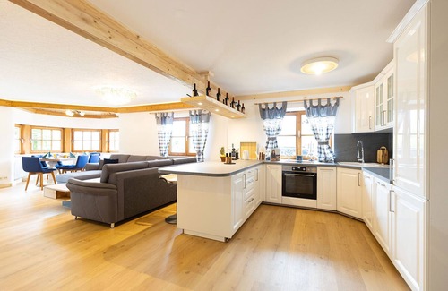 Verwaltungsgemeinschaft Hornergruppe Ski Chalet | Chalet 'Au' with Mountain View, Private Terrace and Wi-Fi