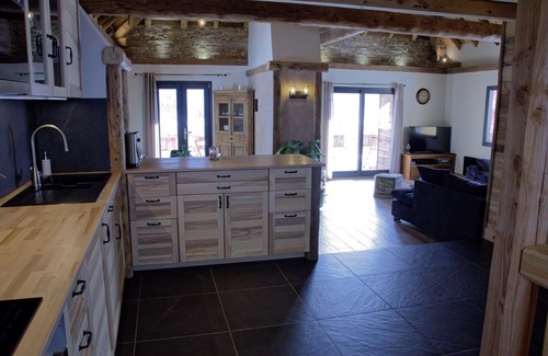 Vaujany Ski Chalet | Discover Chalet Augustin: Top-Rated Ski Retreat in Vaujany
