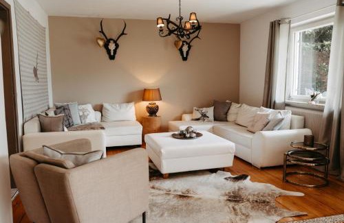 Golling an der Salzach Ski Chalet | Hunter's Chalet: Family-Friendly Retreat with Mountain Views
