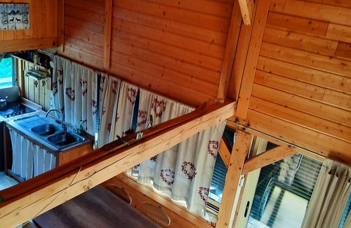 Aromas Ski Chalet | Cozy Chalet Authentic Log with Family-Friendly Amenities
