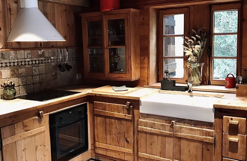 Les Houches Ski Chalet | Experience Chalet Authentique Amidst Nature's Beauty
