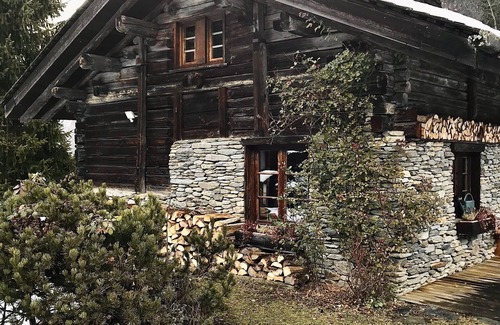 Les Houches Ski Chalet | Experience Chalet Authentique Amidst Nature's Beauty