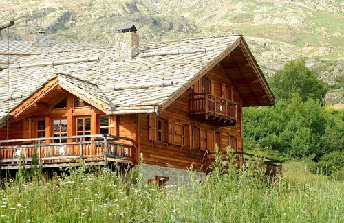 Bergers Ski Chalet | Cozy Chalet with Fireplace | Direct Access to Ski Slopes
