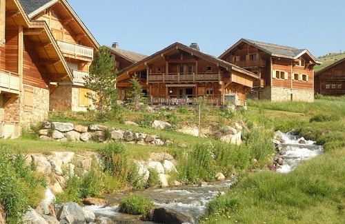 Bergers Ski Chalet | Cozy Chalet with Fireplace | Direct Access to Ski Slopes