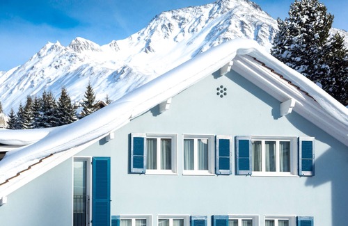 Andermatt Ski Chalet | Chalet Azzurro: Alpine Retreat for Families & Pets