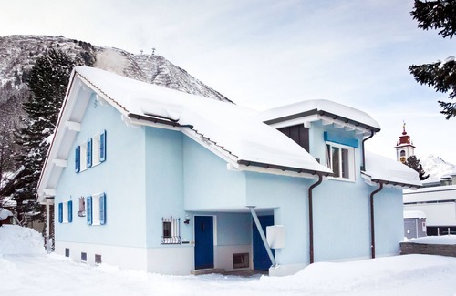 Andermatt Ski Chalet | Chalet Azzurro: Alpine Retreat for Families & Pets