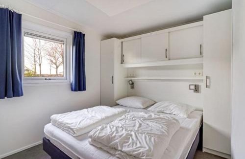 Lauwersoog Other | Chalet Babbelaar 6 - premium locatie