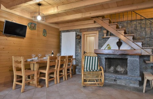 Mello Ski Chalet | Scenic Chalet Baita Lake View - Rated 9.6/10 & Pet Friendly